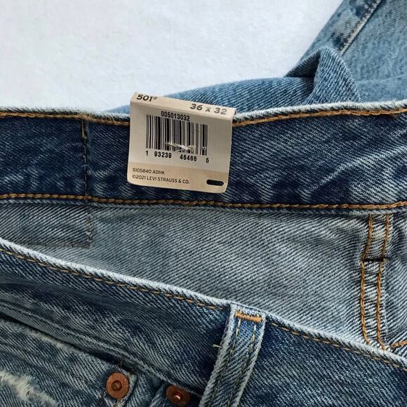 Levi's NWOT 501 Light Wash Distressed Straight Jeans Men 36 x 32 - Picture 9 of 10